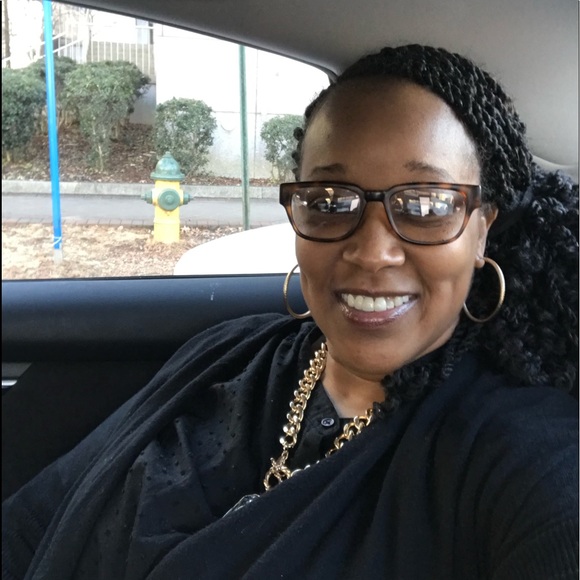 Meet your Posher, Laura - Picture 1 of 1